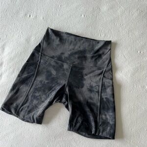 Lululemon Align 6" with pockets bikers shorts size 4